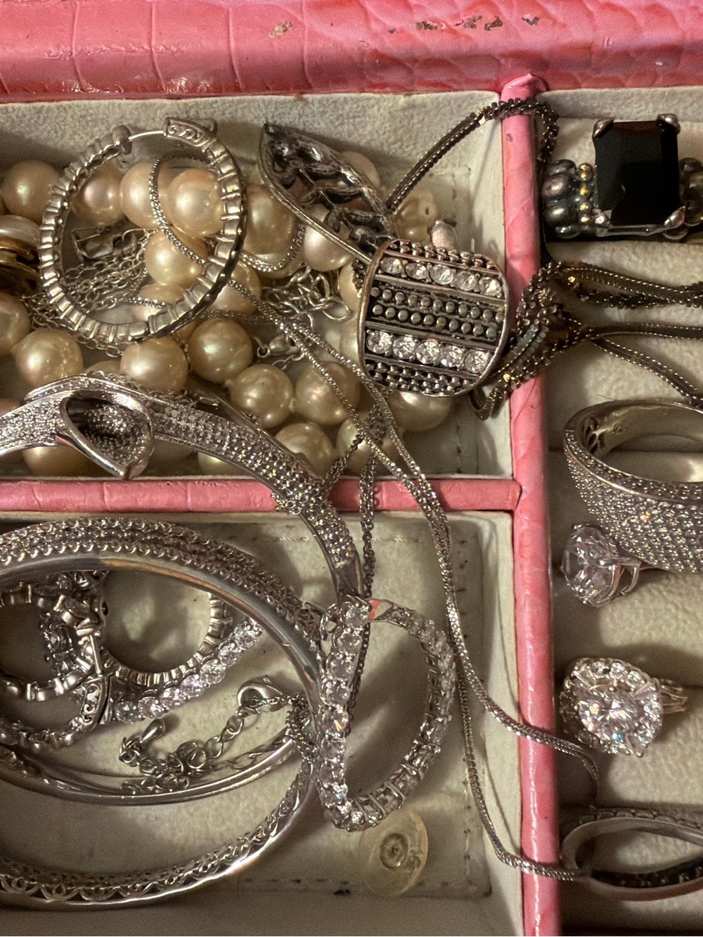 Coming soon !!! Vintage Jewelry ❤️❤️❤️